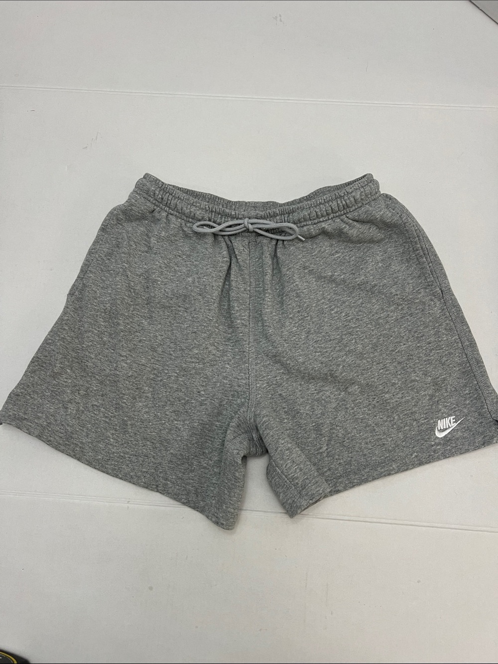 NIKE MEN’S COTTON BLEND GRAY DRAWSTRING  CASUAL SHORTS SIZE MEDIUM
